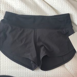 Lululemon NWT Speed Up Short 2.5 lined